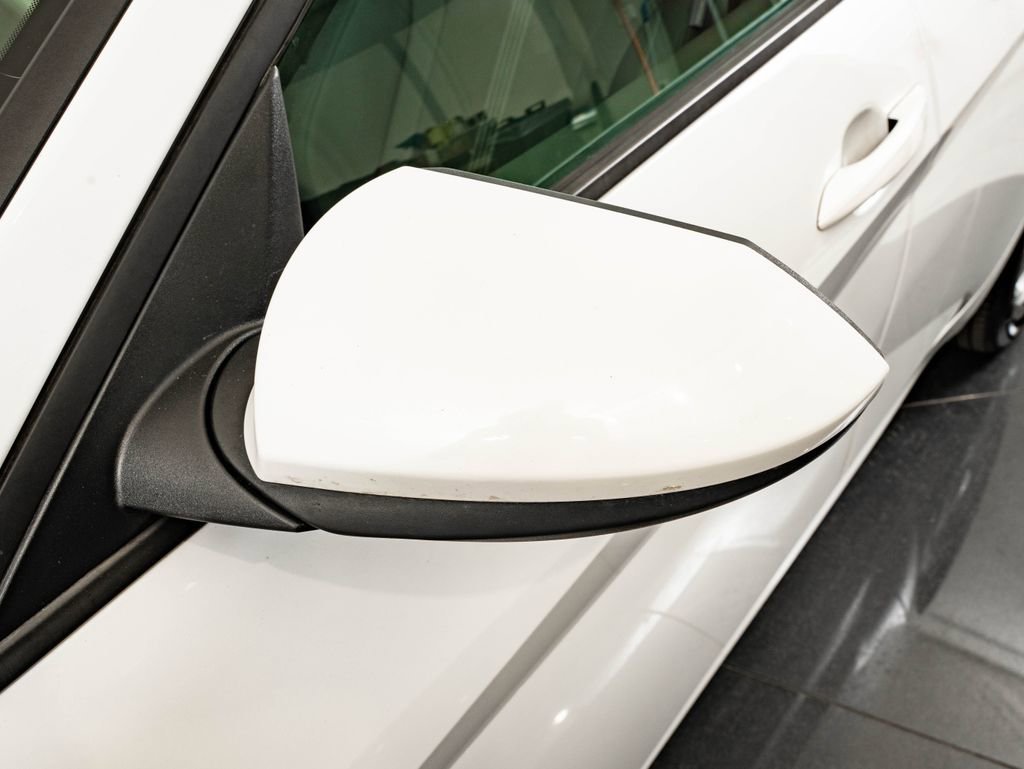 Used 2021 Quartz White Hyundai SE image 15
