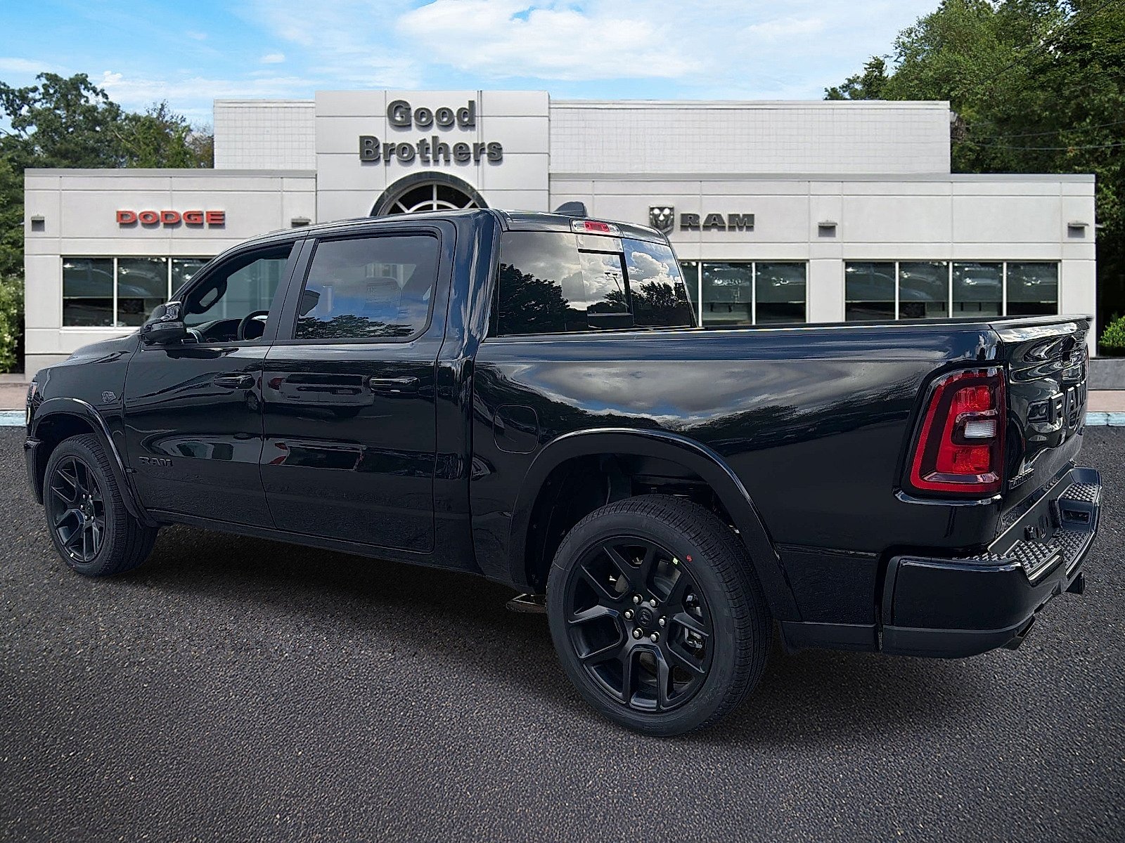 New 2027 Diamond Black Crystal Pearl-Coat Exterior Paint RAM Laramie Crew Cab 4x4 5
