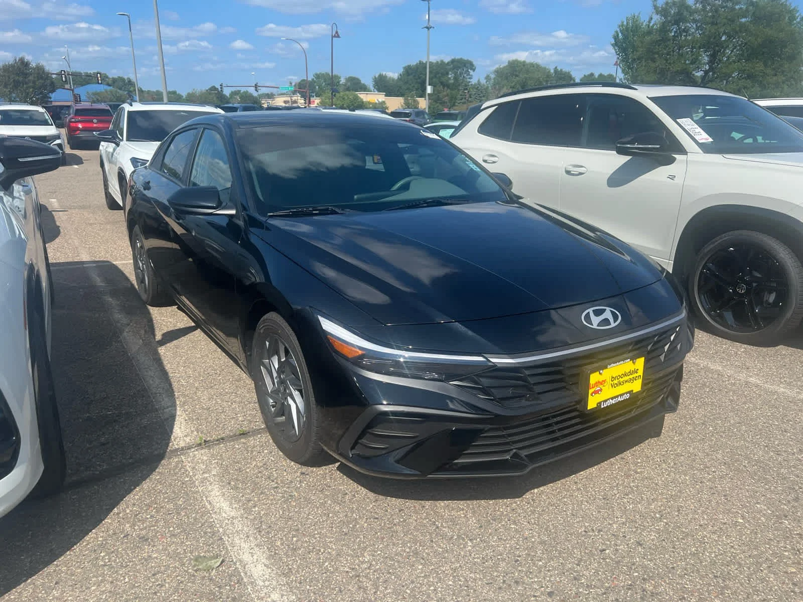Used 2024 Hyundai Elantra SEL with VIN KMHLM4DG0RU637231 for sale in Brooklyn Center, Minnesota