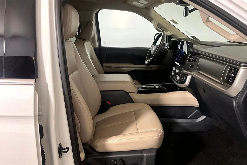Used 2023 White Metallic Ford XLT image 6