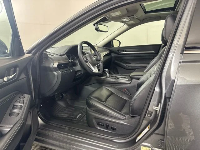 Used 2019 Gun Metallic Nissan 2.5 SL image 11