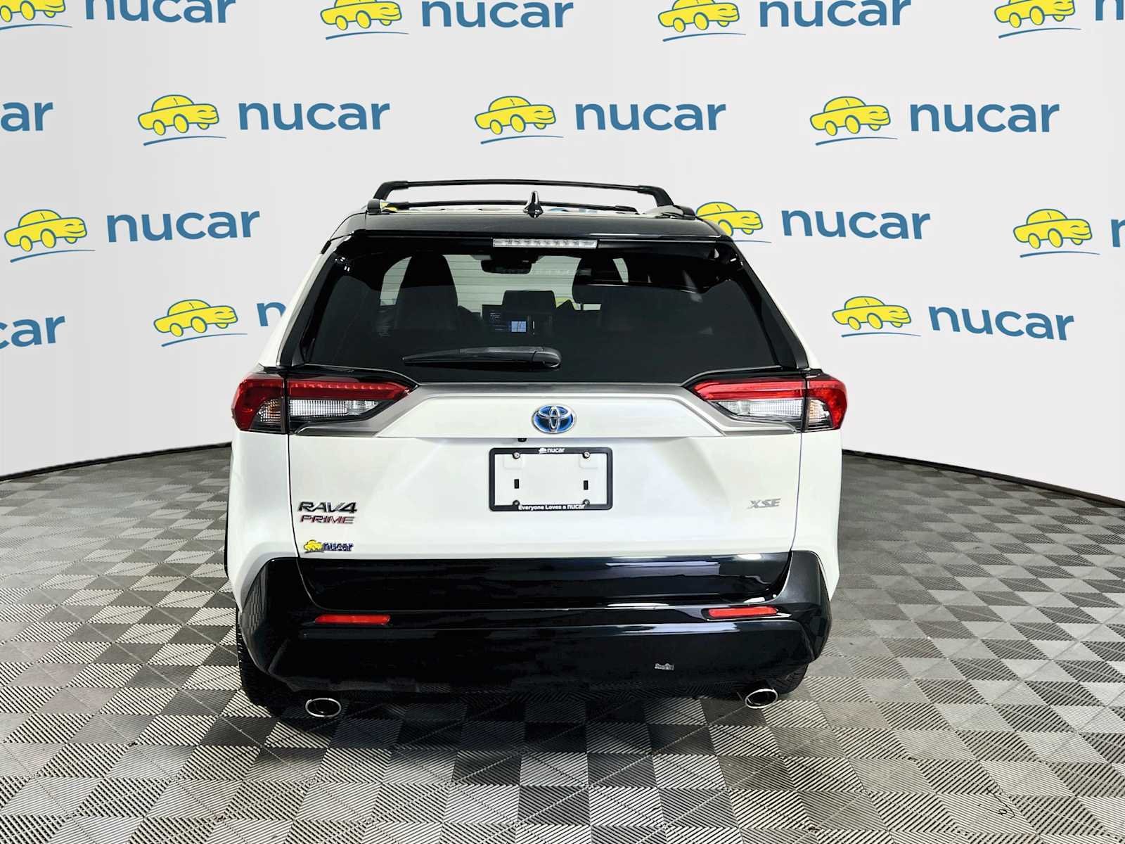 Used 2021 Blizzard Pearl w/Midnight Black Roof Toyota XSE image 6