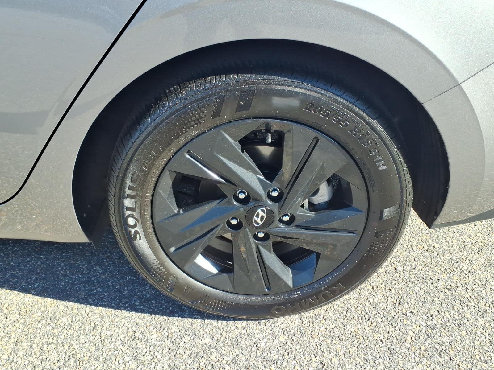 Certified Used 2023 Fluid Metal Hyundai SEL image 9