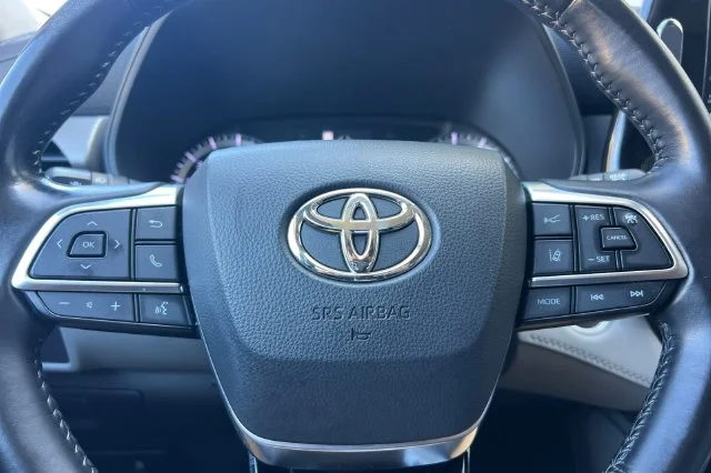 Used 2021 Gray Toyota LE image 27