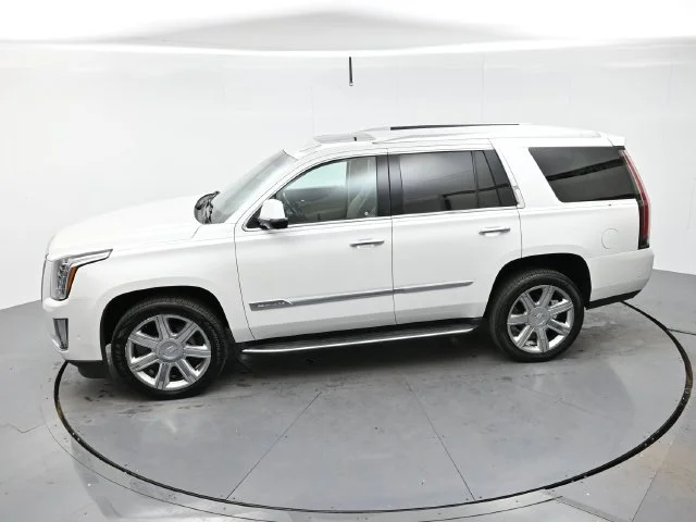 Used 2018 CRYSTAL WHITE TRICOAT Cadillac Luxury image 37