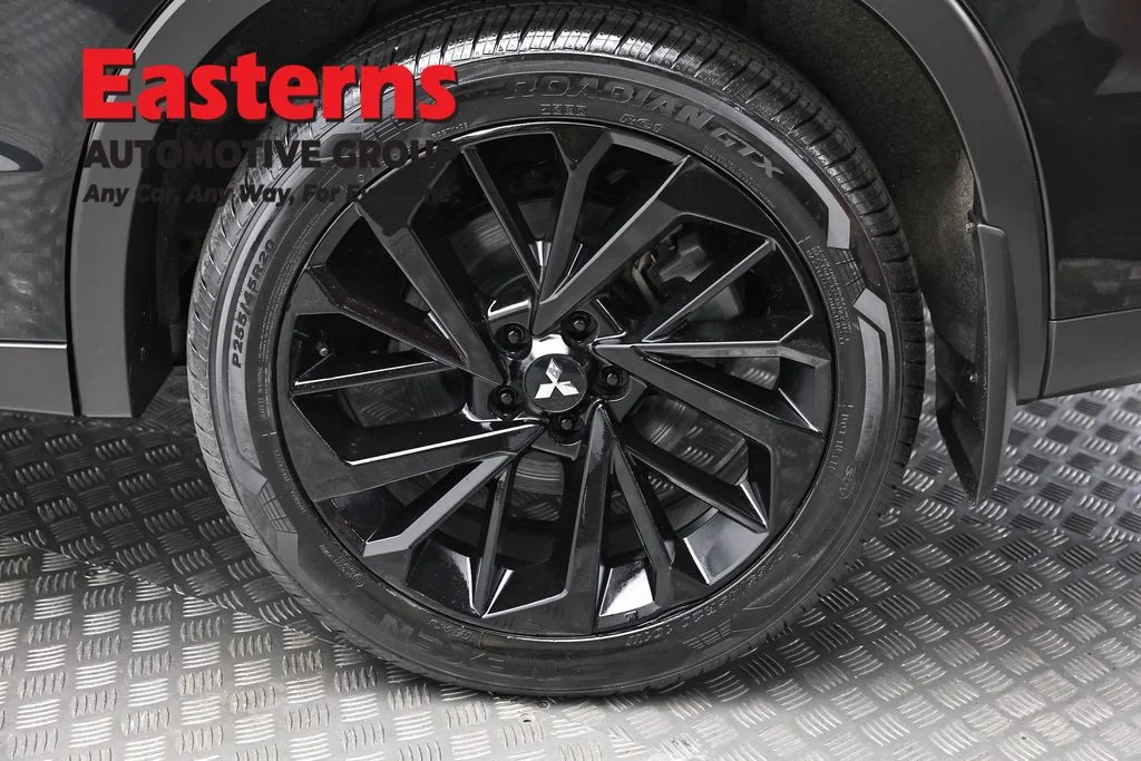 Used 2024 Black Mitsubishi SE image 8