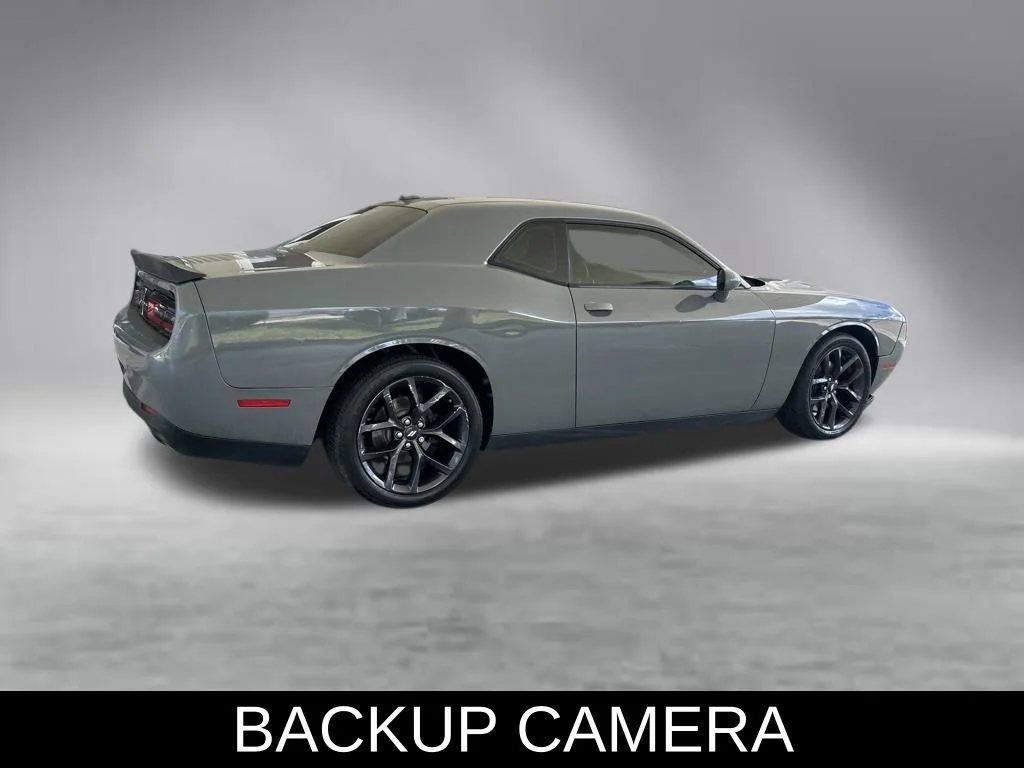 Used 2019 Gray Dodge SXT image 4