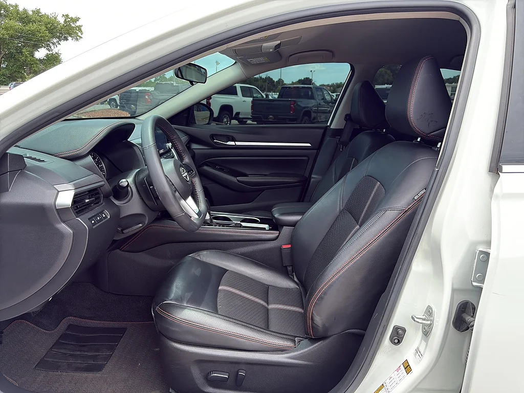 Used 2024 WHITE Nissan  image 15