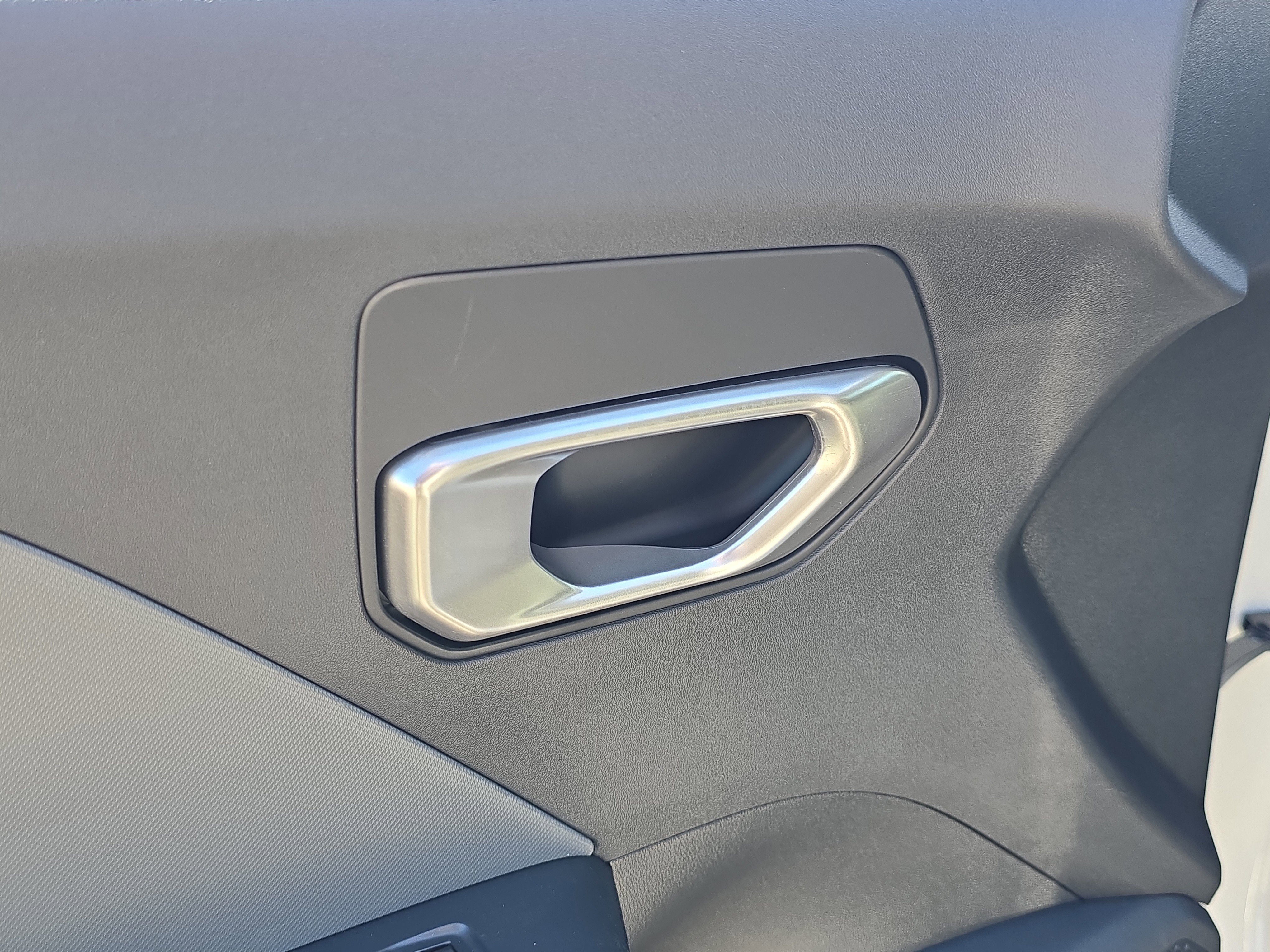 New 2026 Snow White Pearl Kia LXS image 19