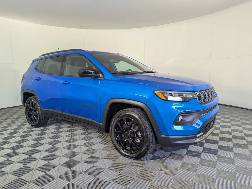 New 2026 Hydro Blue Pearlcoat Jeep Latitude Altitude image 2