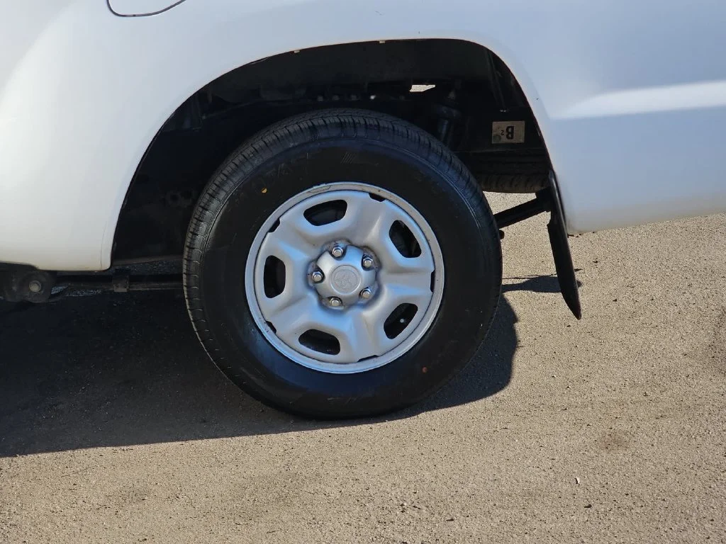 Used 2015 White Toyota Base image 35