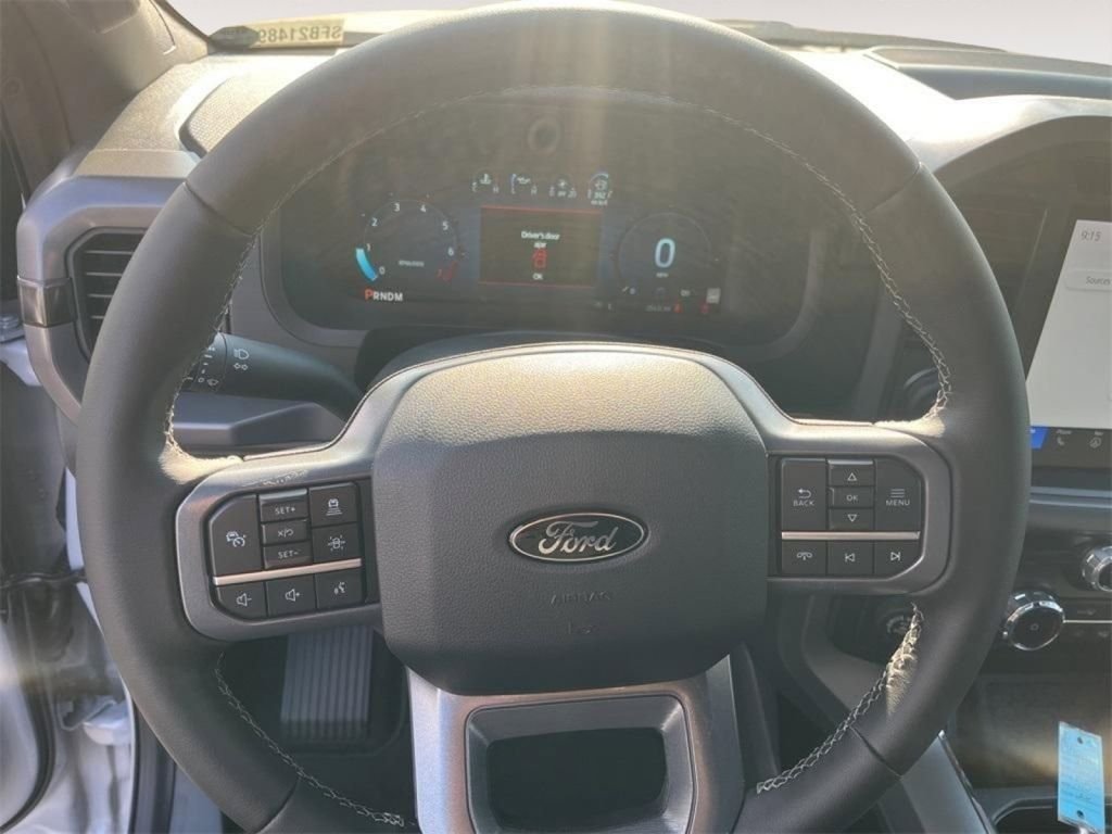 New 2025 Space White Metallic Ford XLT image 13