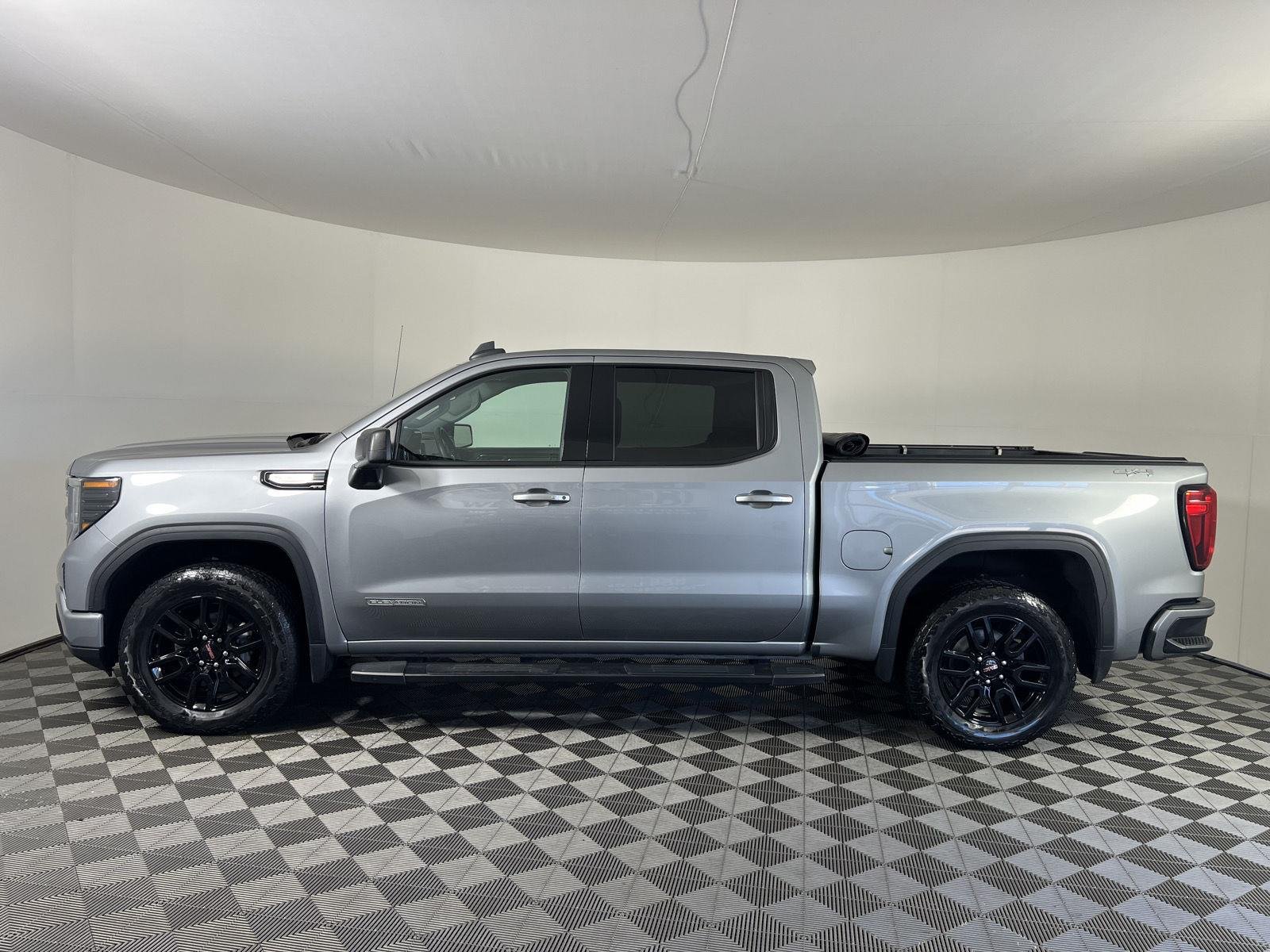 Used 2023 Sterling Metallic GMC Elevation image 28