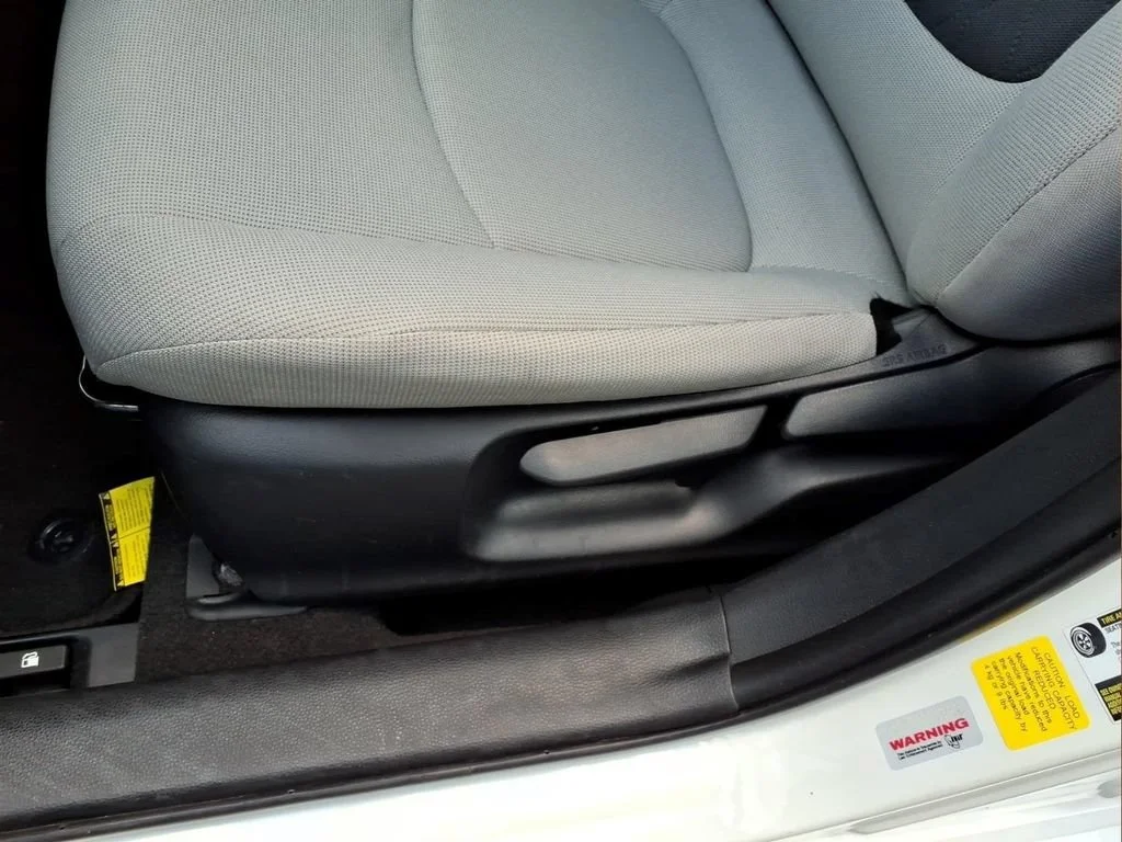 Used 2021 White Toyota LE image 17