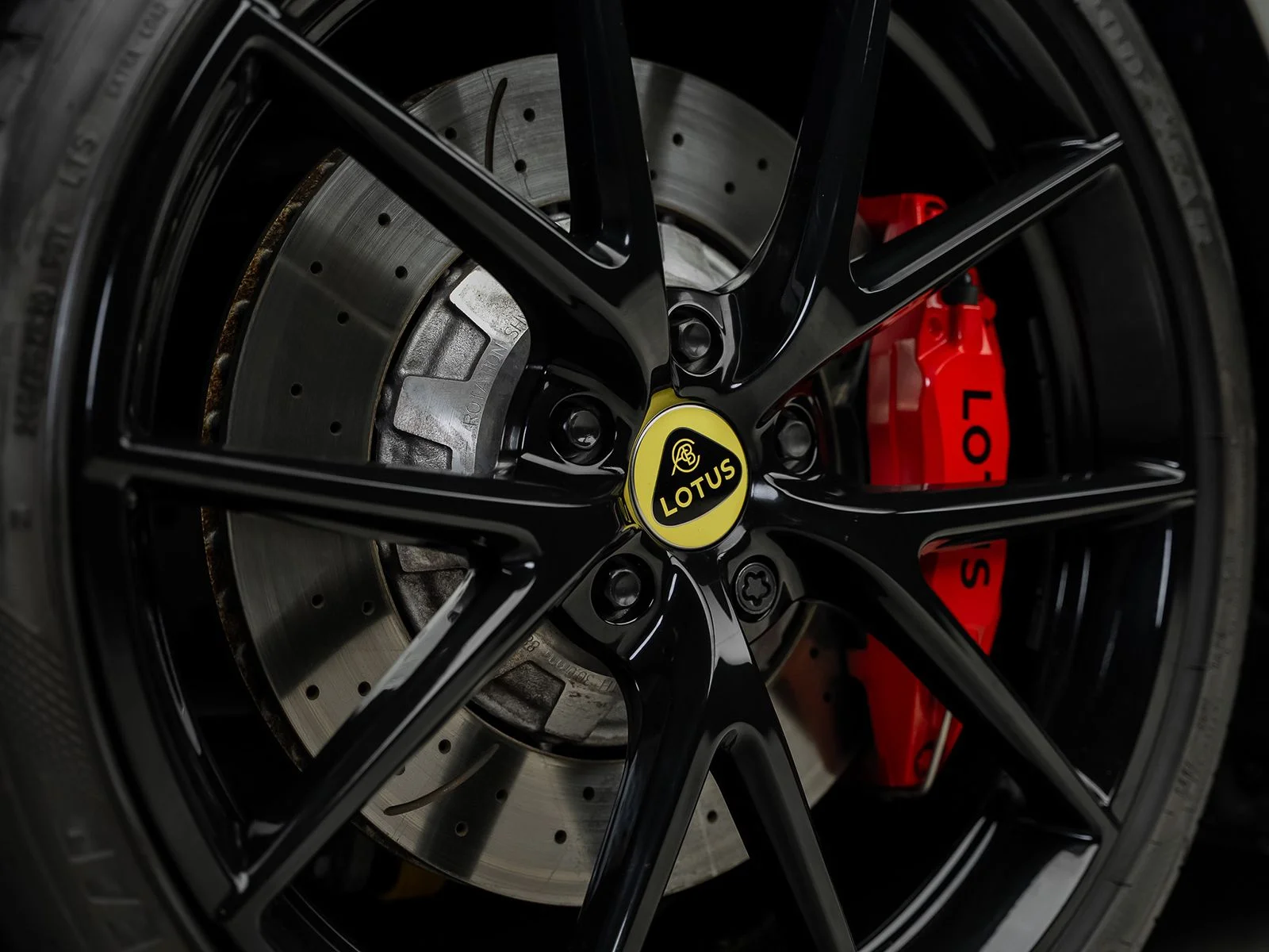 Used 2024 Gray Lotus V6 image 6