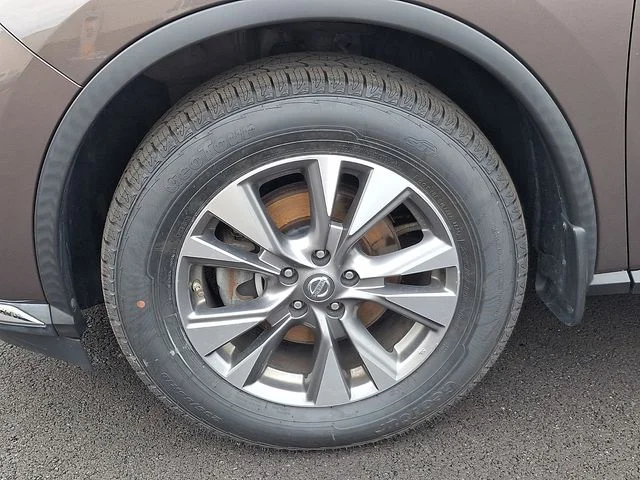 Used 2016 Brown Nissan S image 28