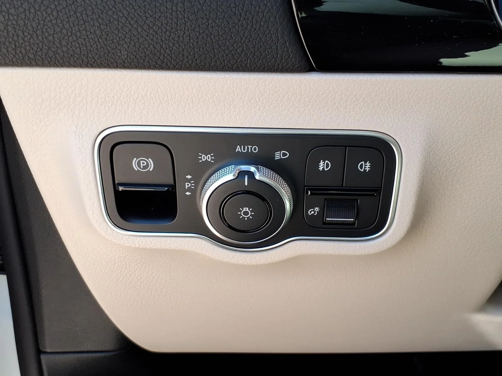 Certified Used 2026 Polar White Mercedes-Benz GLA 250 image 17