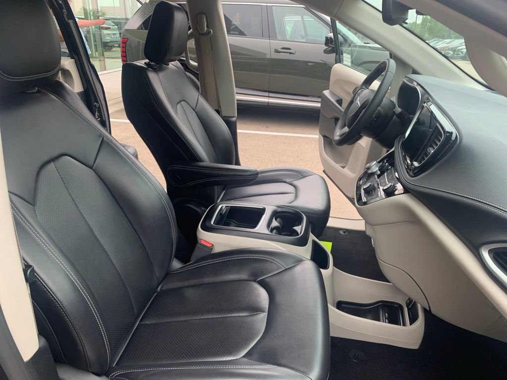Used 2023 Black Chrysler Touring L image 16