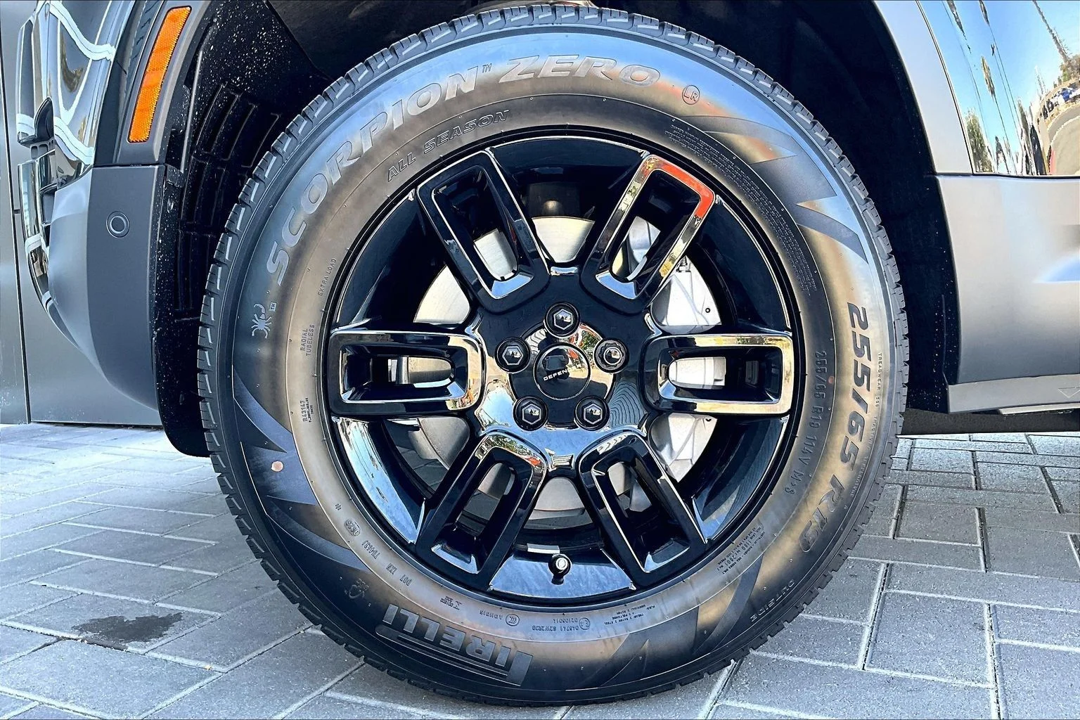 New 2026 Santorini Black Land Rover S image 11
