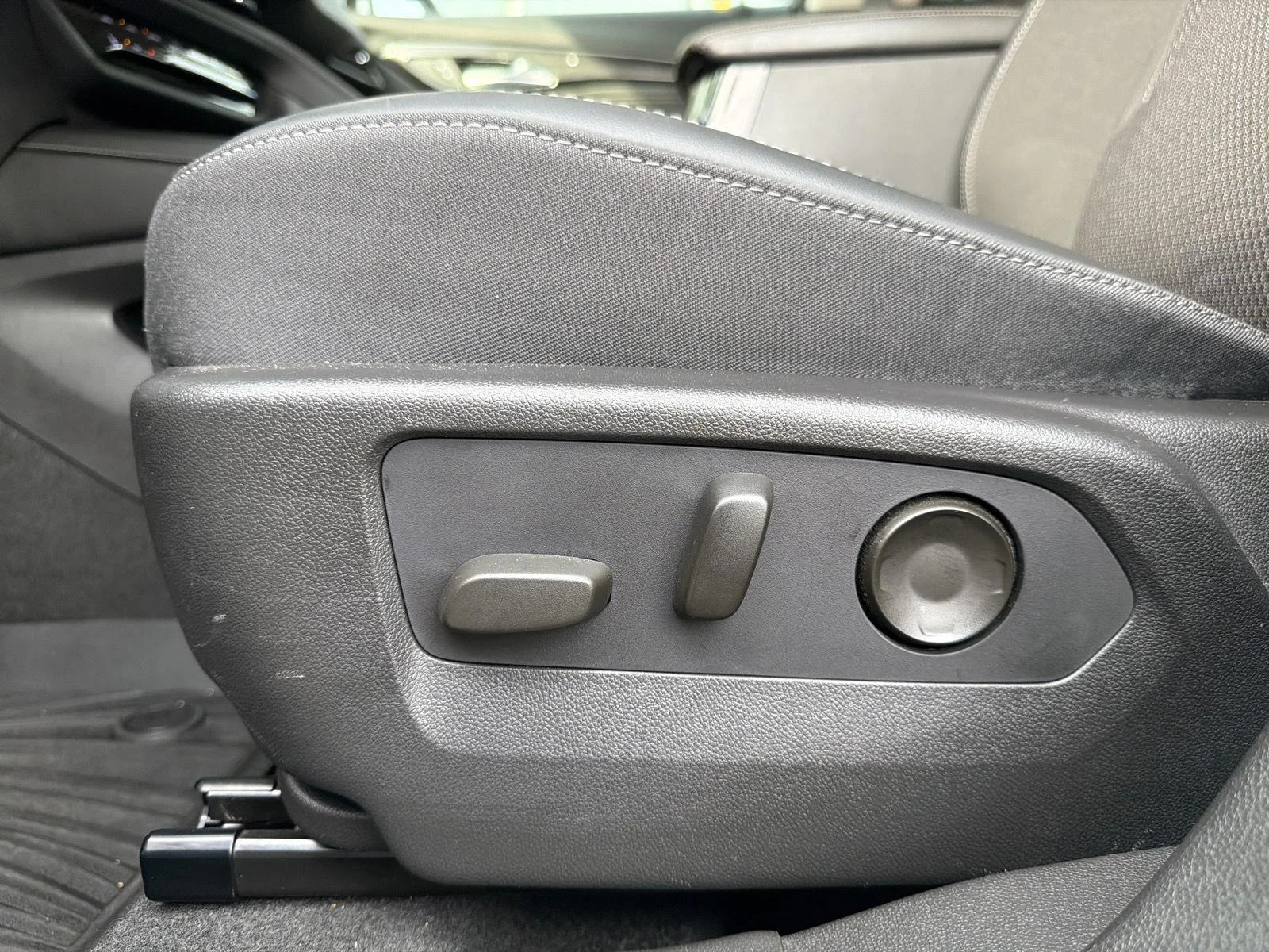 Used 2021 SUMMIT WHITE Buick Preferred image 14