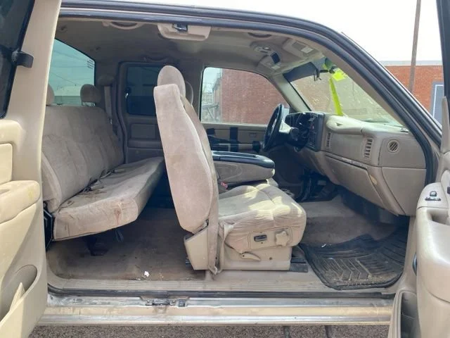 2001 Chevrolet Silverado LS - Photo 11