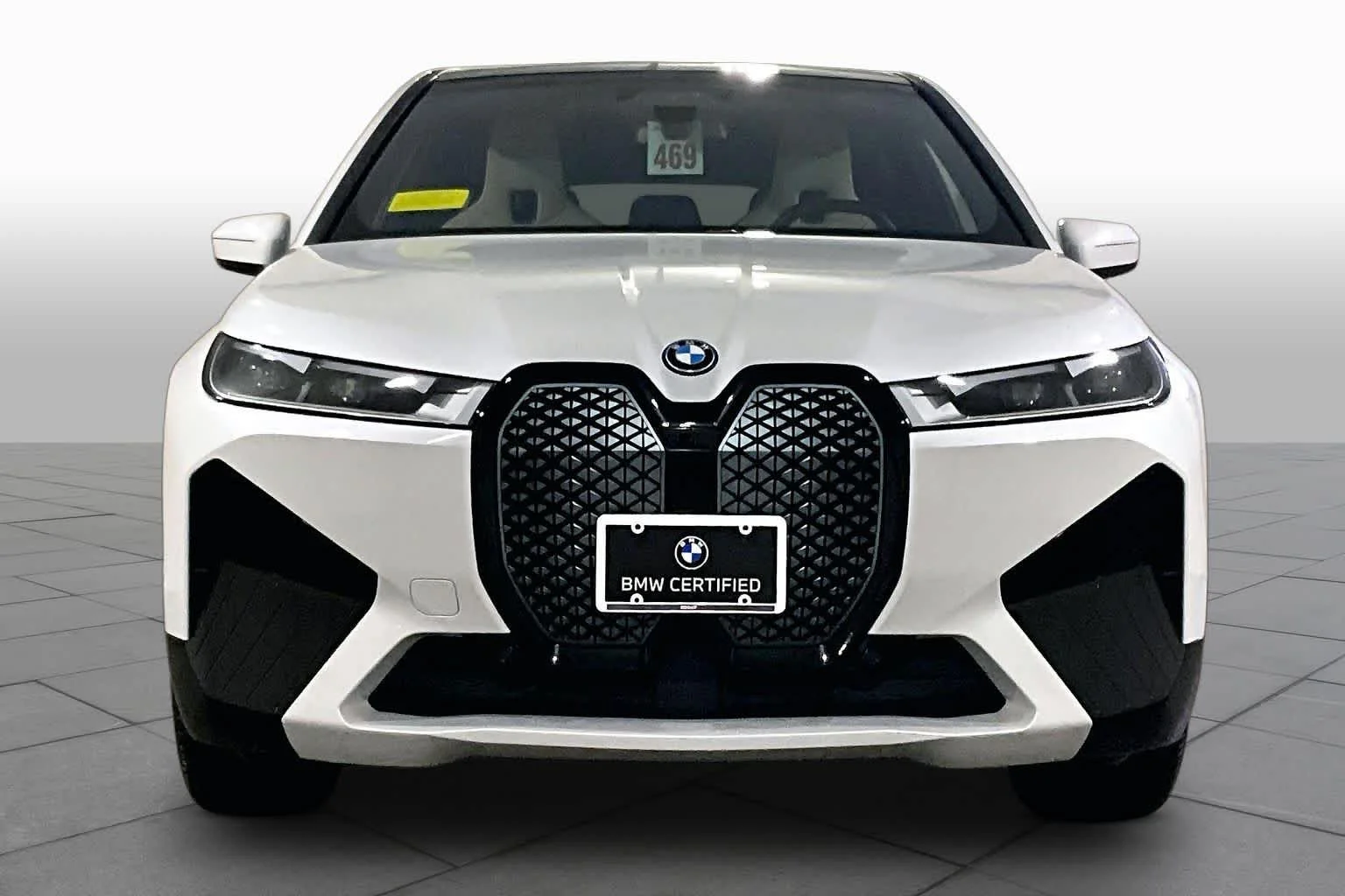 Certified Used 2025 Mineral White Metallic BMW xDrive50 image 3