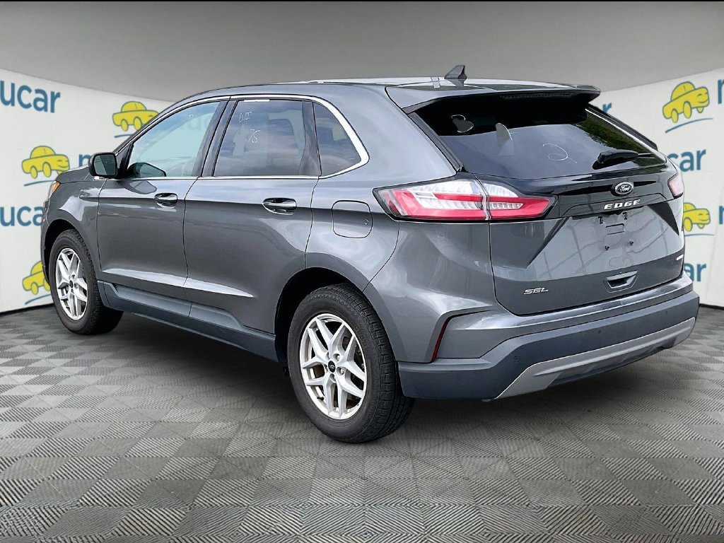 Used 2024 Gray Ford SEL image 4