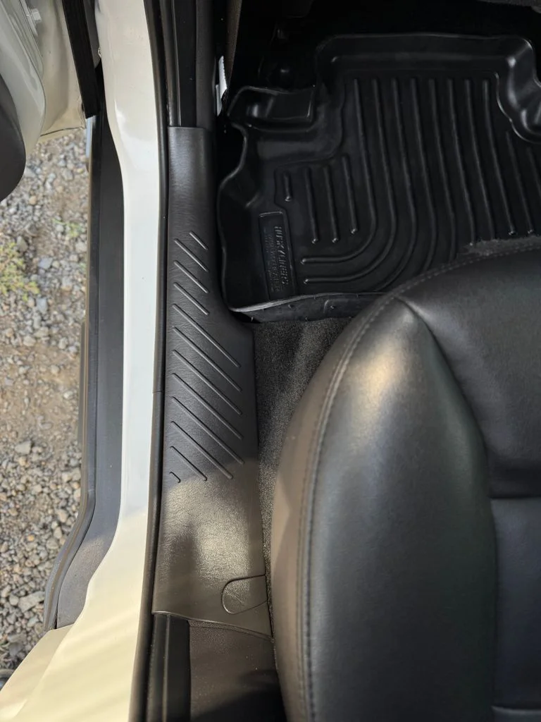 Used 2011 White Suede Ford Limited image 35