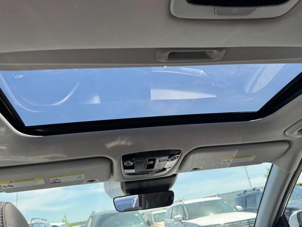 Used 2022 White Kia EX image 11