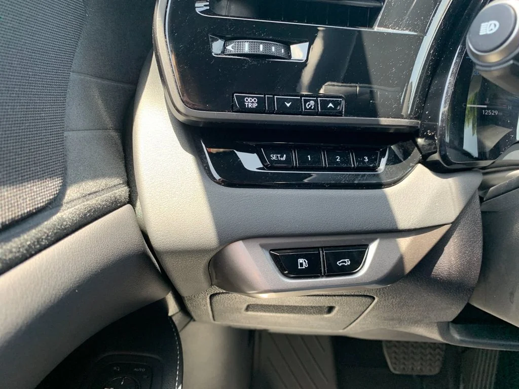 Used 2025 Silver Lexus 350 Luxury image 31