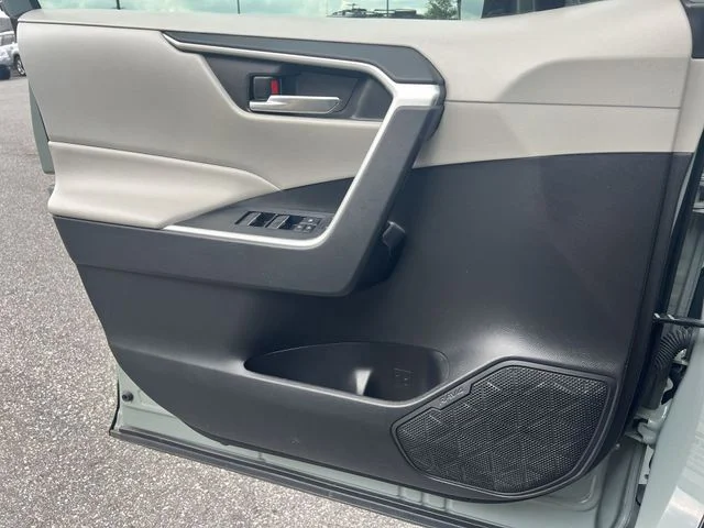 Used 2022  Toyota XLE image 30