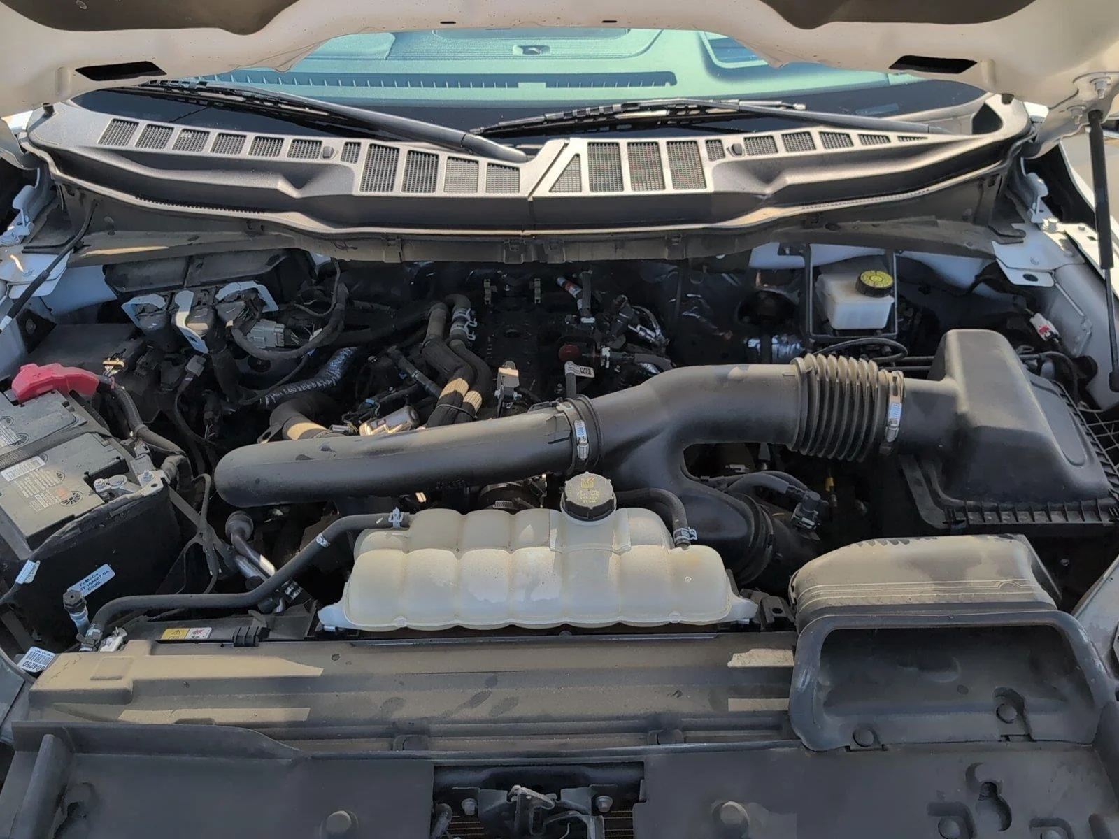 Used 2024 Oxford White Ford LARIAT image 37
