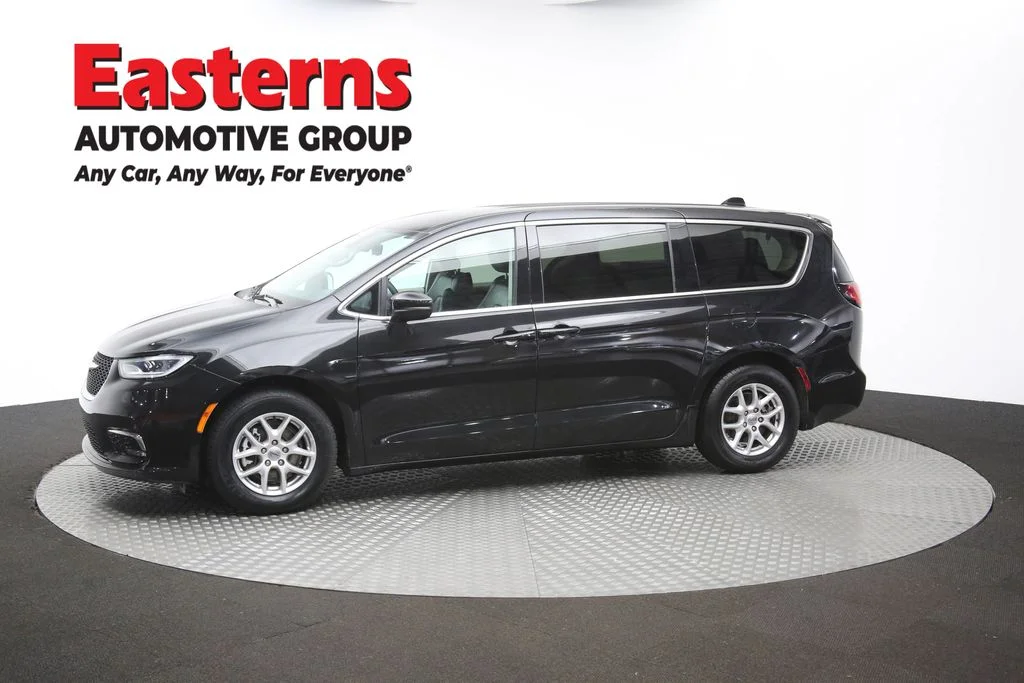 Used 2023 Black Chrysler Touring L image 60