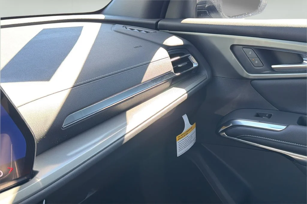 New 2027 Summit White Chevrolet LT image 29
