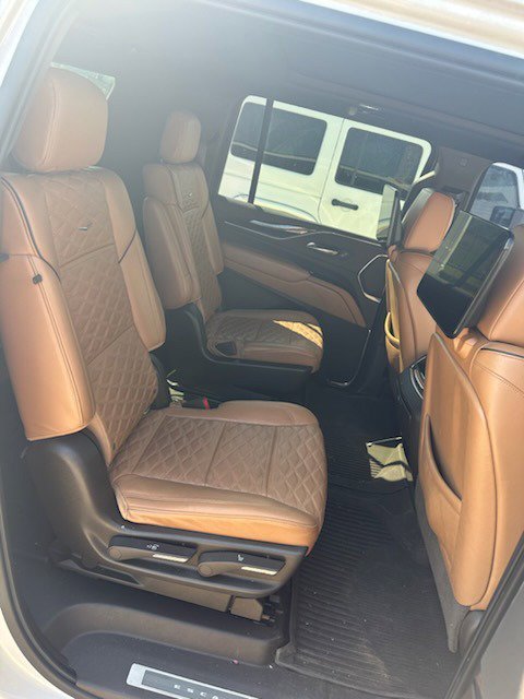 Used 2021 White Cadillac Sport image 6