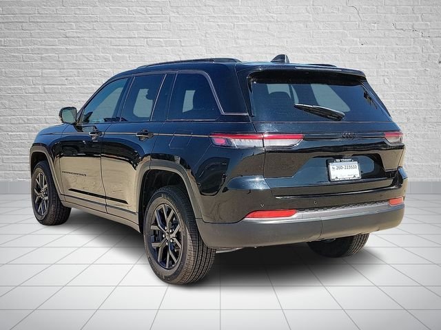 New 2026 Diamond Black Crystal Pearlcoat Jeep Altitude image 3