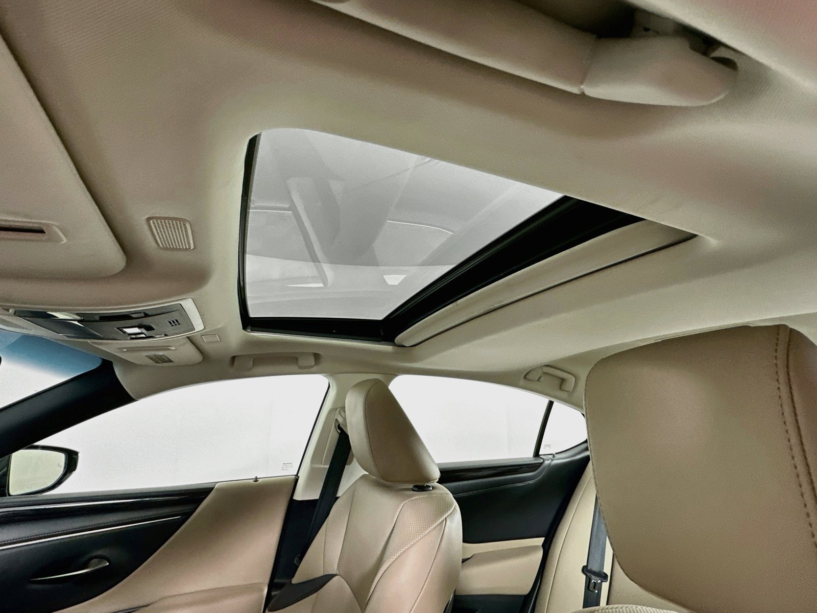 Used 2020 Sunlit Green Lexus 300h image 22