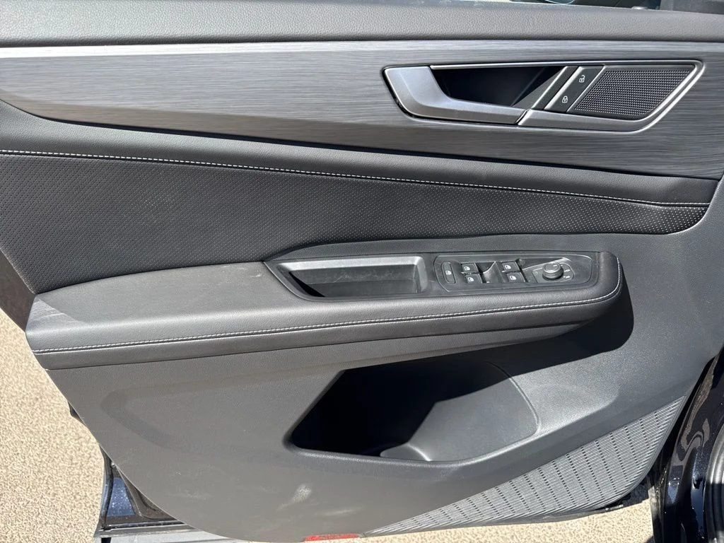 New 2026 Black Volkswagen 2.0T SE image 17
