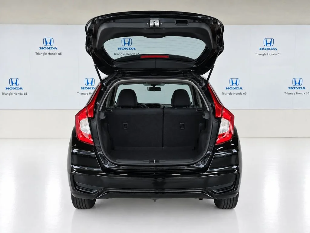 Used 2018  Honda LX image 6