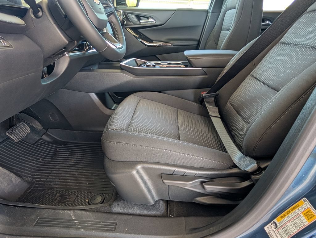 2027 Chevrolet Equinox LT - Photo 9