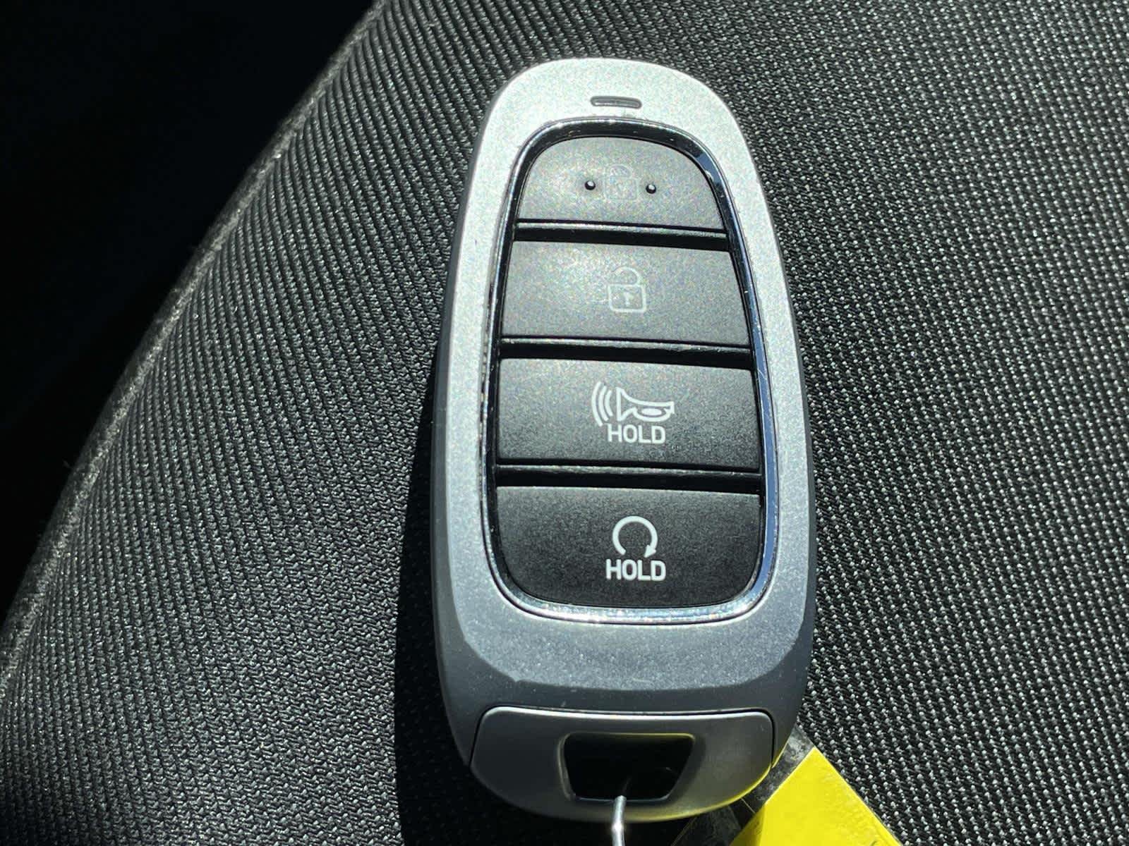 Used 2022 QUARTZ WHITE Hyundai Blue image 4