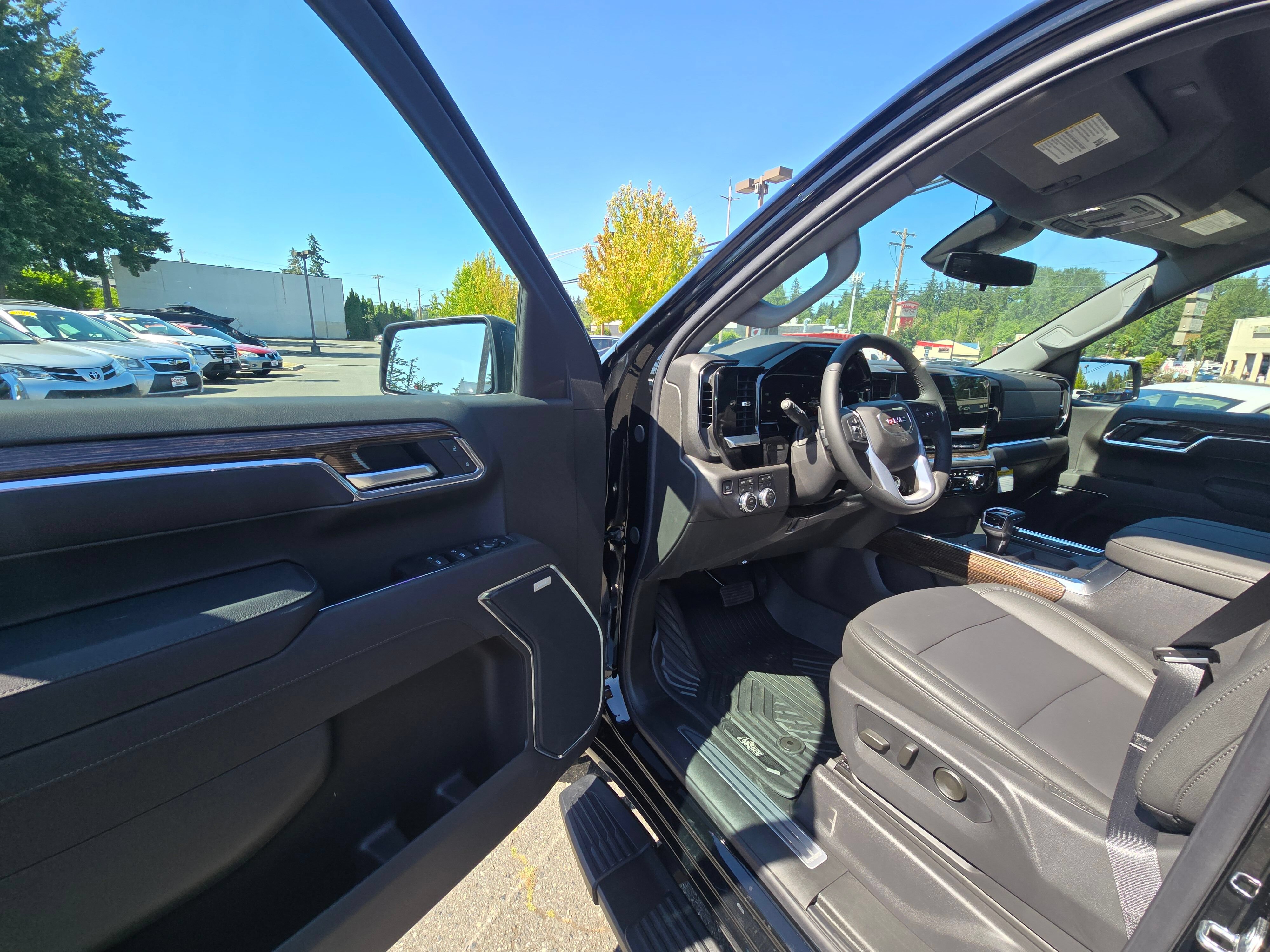 New 2026 Onyx Black GMC Elevation image 13