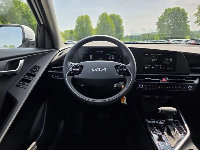 New 2026 Snow White Pearl Kia LX image 19