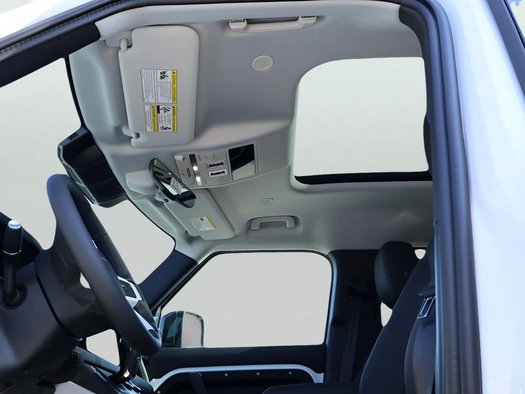 Certified Used 2025 Fuji White Land Rover S image 37