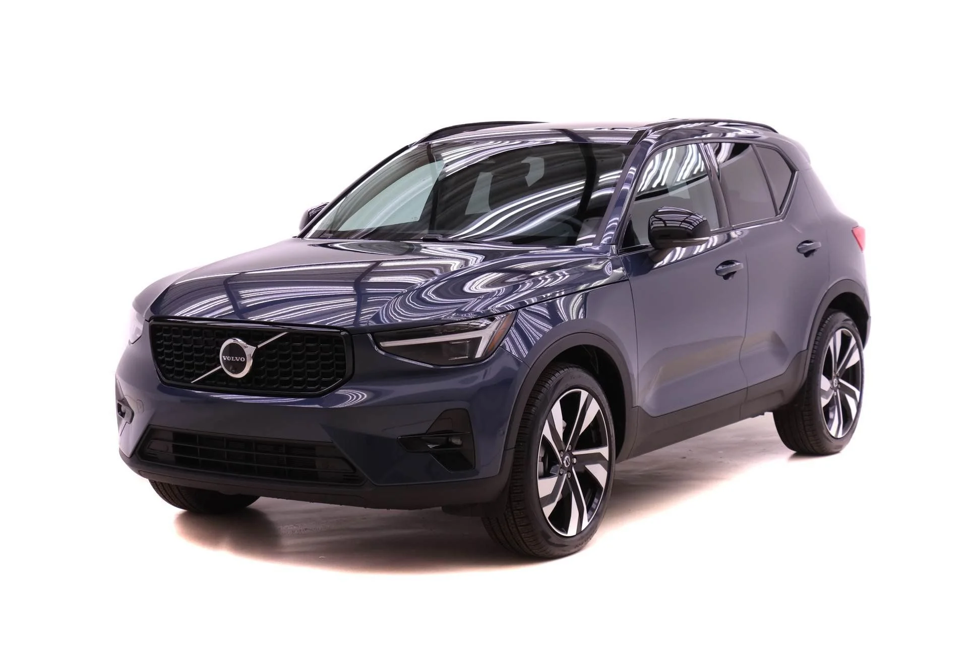 2026 Volvo XC40 B5 Ultra Dark AWD's photo