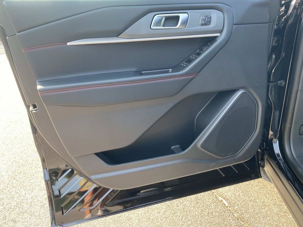 New 2026 Agate Black Metallic Ford ST-Line image 11