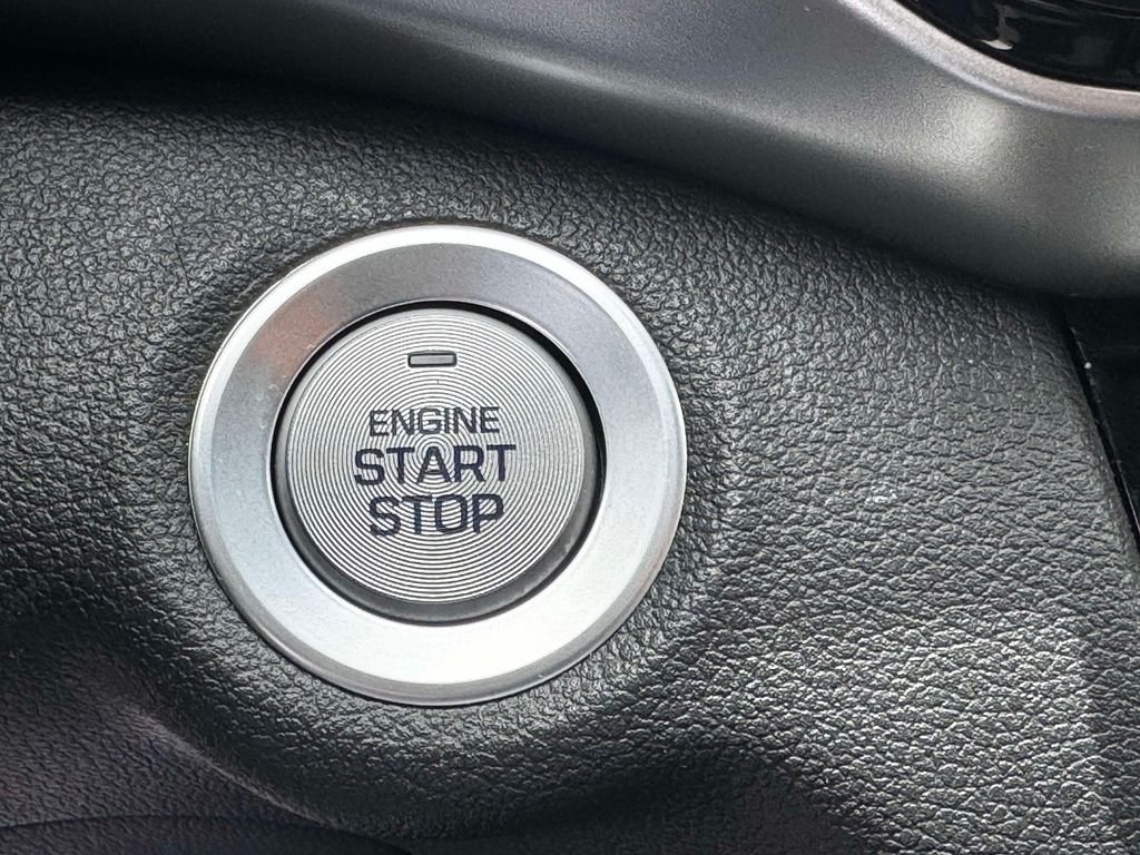 2020 Hyundai Elantra Limited - Photo 24