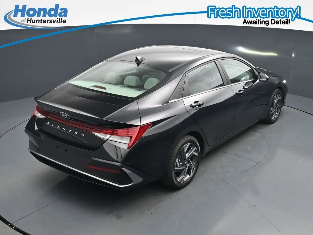 Used 2025 Abyss Black Hyundai SEL Convenience image 25