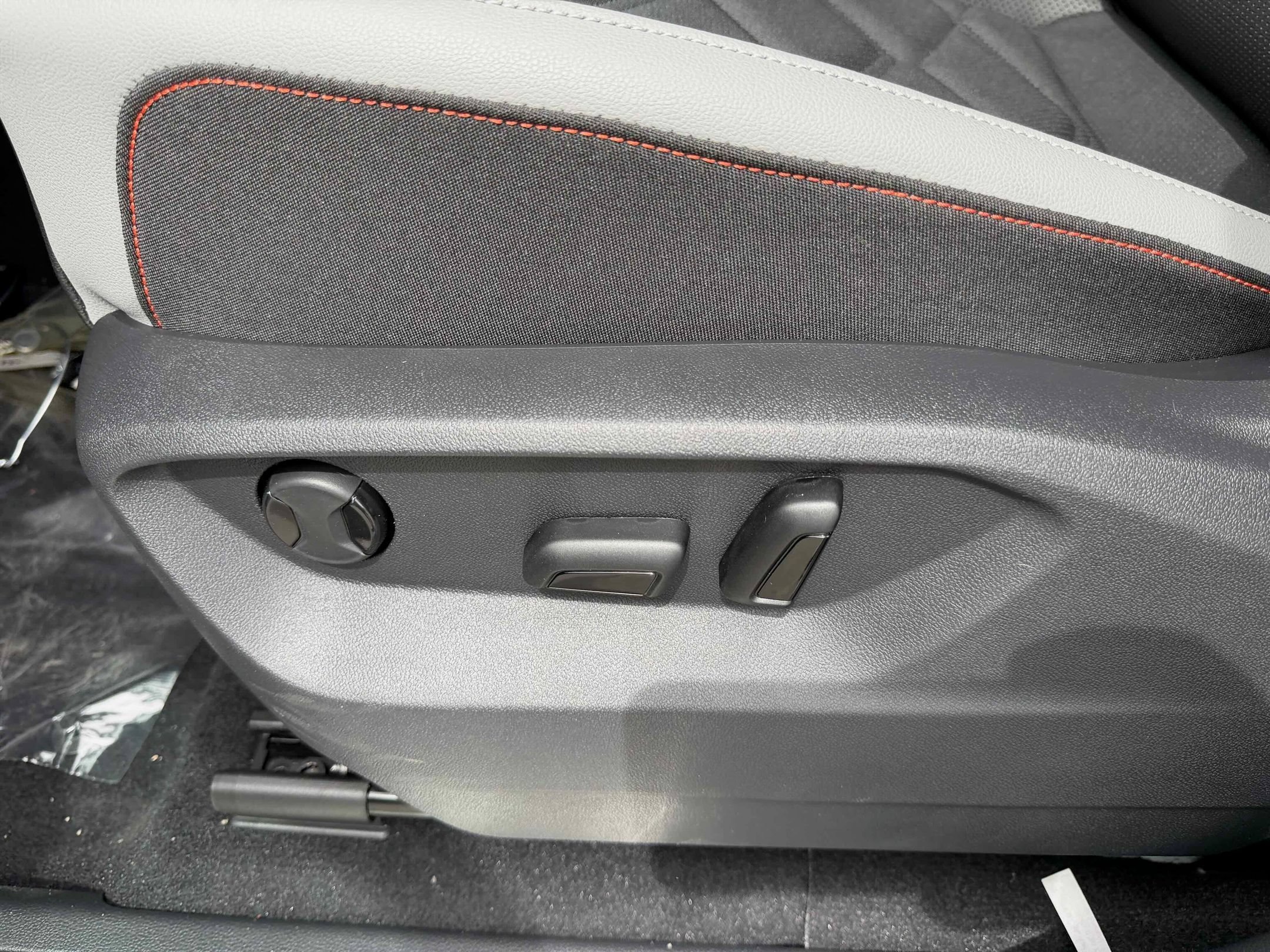 New 2026 Pearl Volkswagen 2.0T Peak Edition image 16