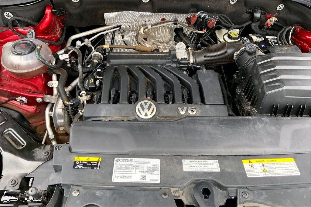 Used 2022 Red Metallic Volkswagen 3.6L V6 SE w/Technology image 34